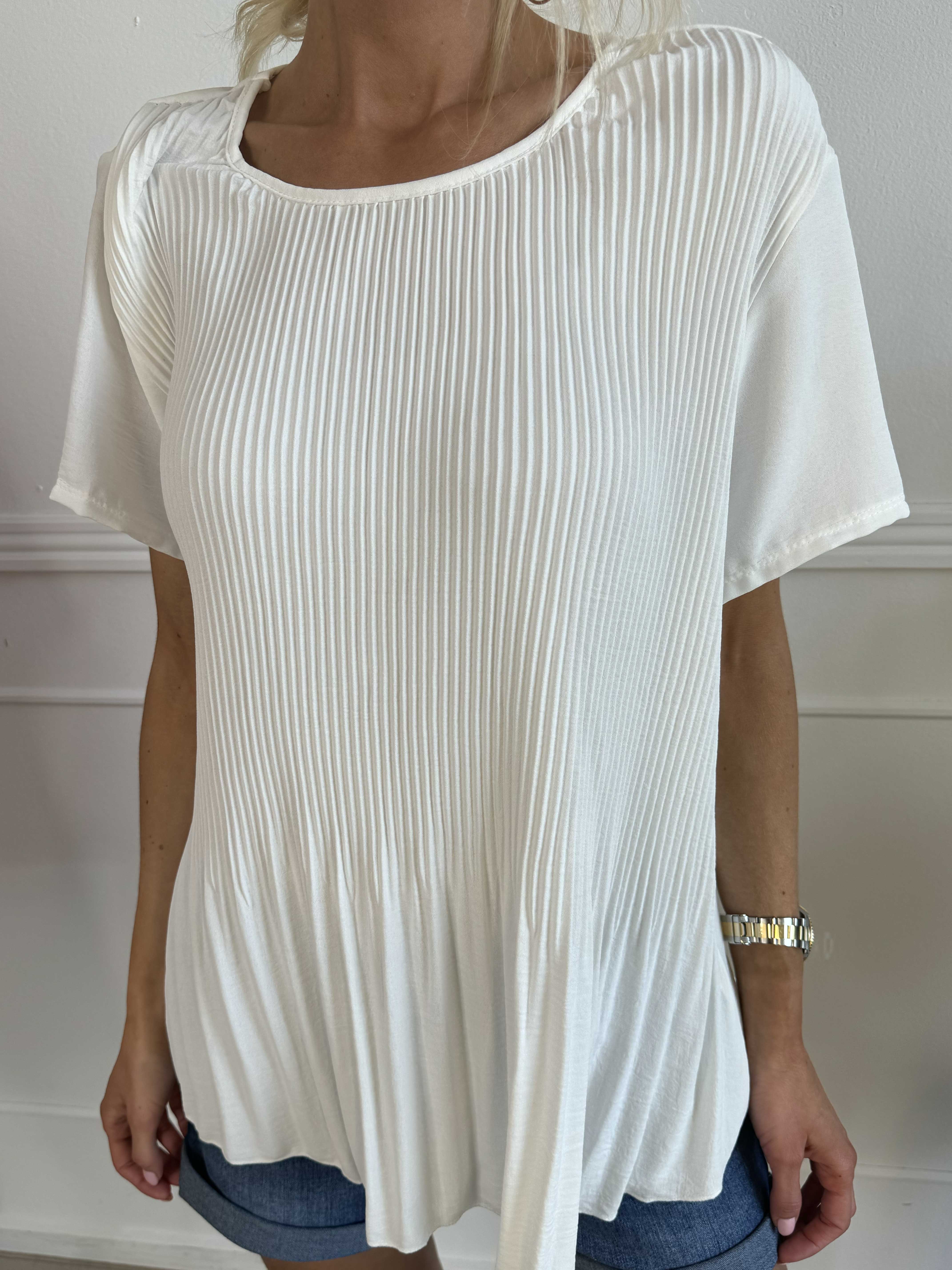 Camilia - Söt plisserad blus med liten ärm